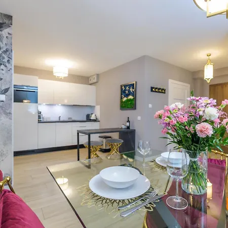 Apartment Moonlight Z Basenem I Parkingiem - Plazowa -